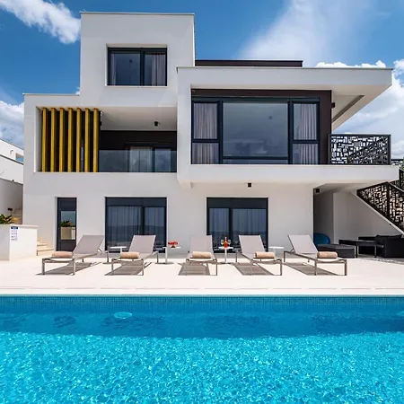 B Villa *