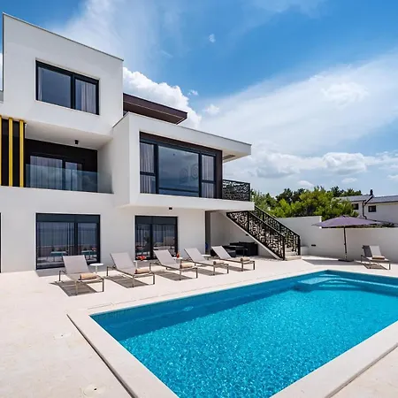 B Novigrad (Dalmatia)