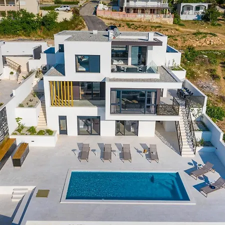 B Villa *