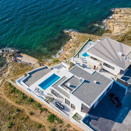 B Novigrad (Dalmatia)