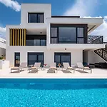 B Villa *