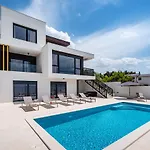 B Novigrad (Dalmatia)