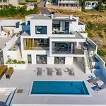 B Villa *