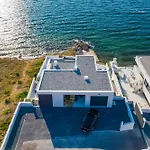 Villa B
